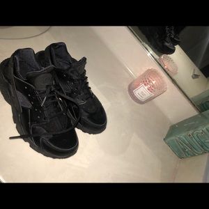 Nike Huaraches!! Gently used